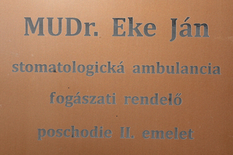 Dr. Eke Ján zubár